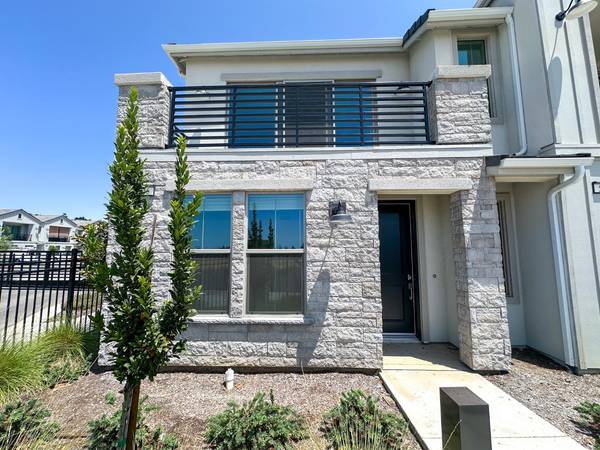 546 W Mahogany, Clovis, CA 93611