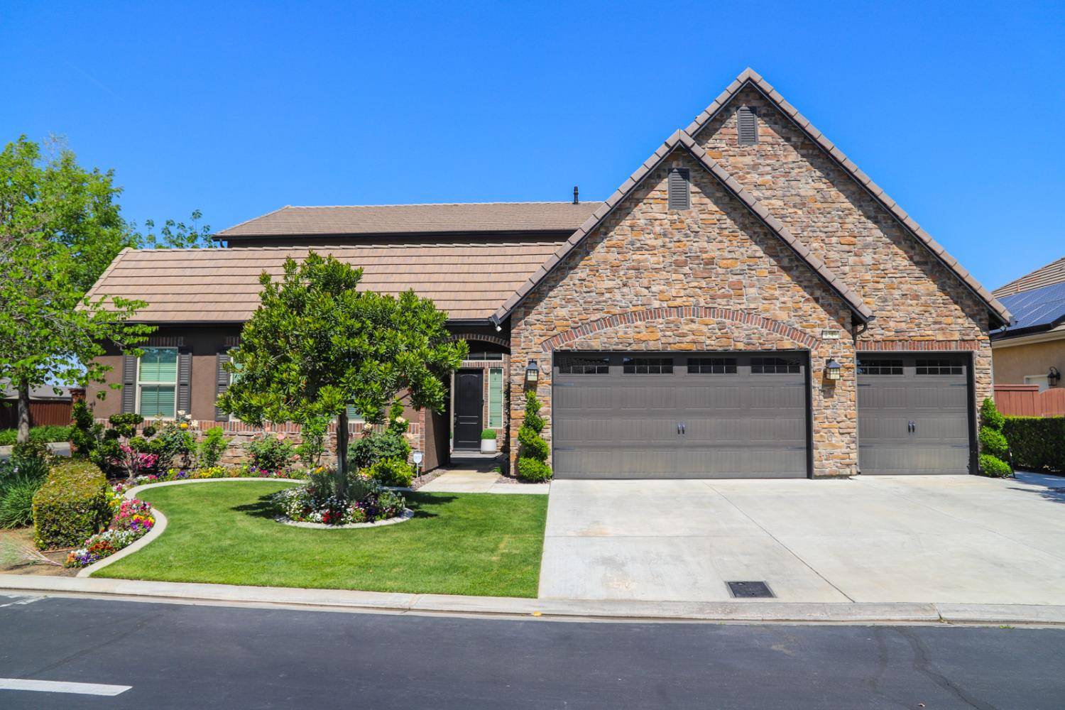 4249 N Waterside AVE, Clovis, CA 93619