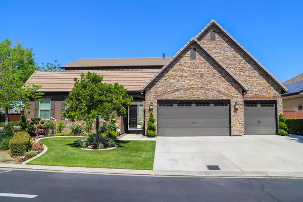 4249 N Waterside DR, Clovis, CA 93619