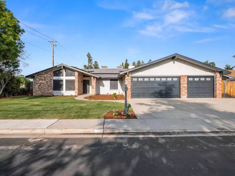 37 Douglas AVE, Clovis, CA 93611
