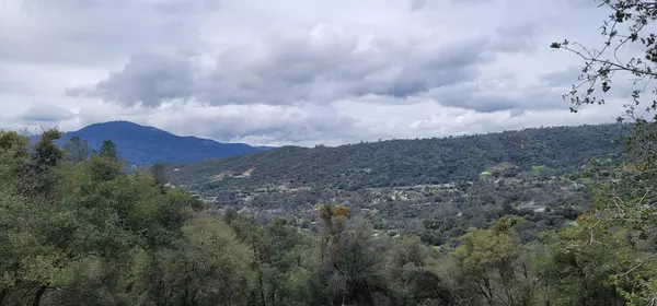 1 Hidden Falls LN, Oakhurst, CA 93644