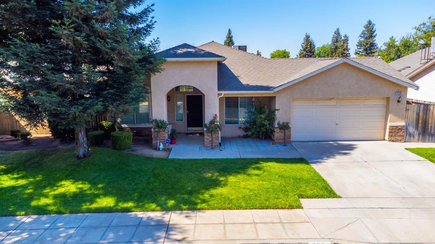 5594 W Oslin AVE, Fresno, CA 93722