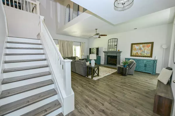 Fresno, CA 93730,1082 E Oakmont