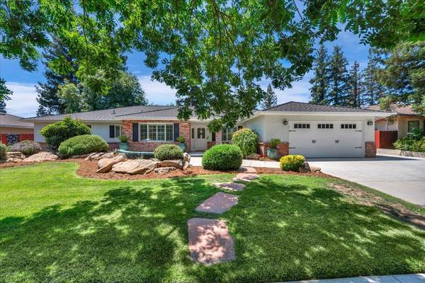 1527 E Fallbrook AVE, Fresno, CA 93720