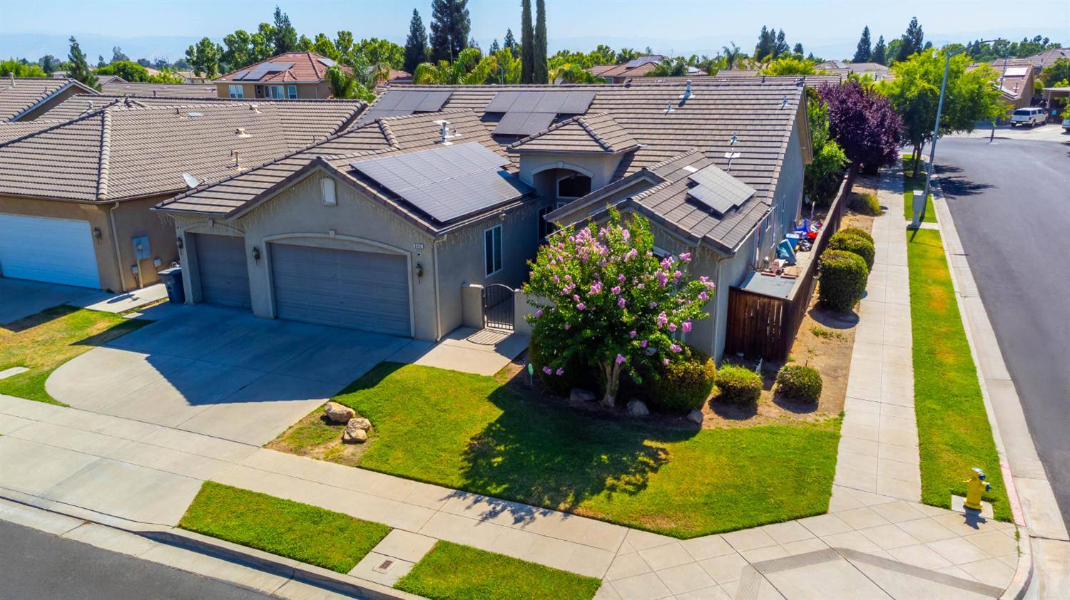 2455 Kaweah AVE, Clovis, CA 93619