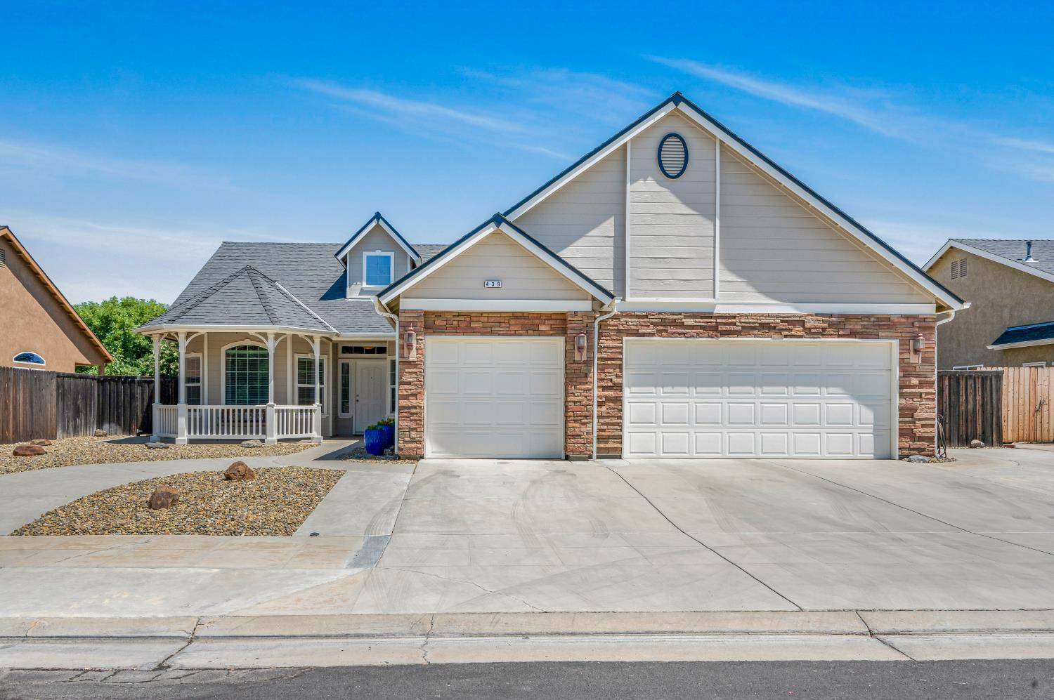 439 W Serena AVE, Clovis, CA 93619