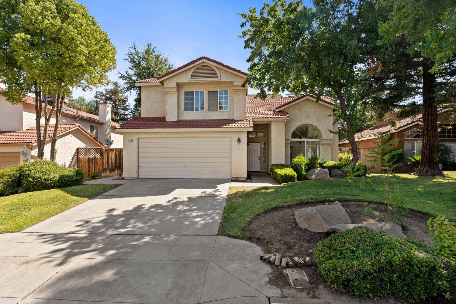 1008 E Edgemont DR, Fresno, CA 93720