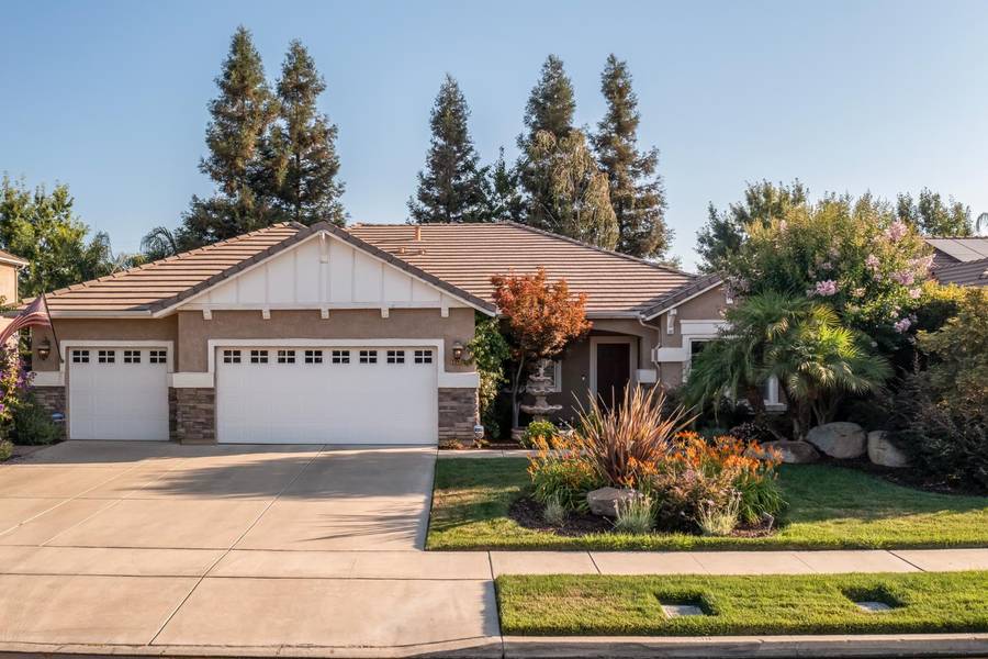 3042 W Newton AVE, Visalia, CA 93291