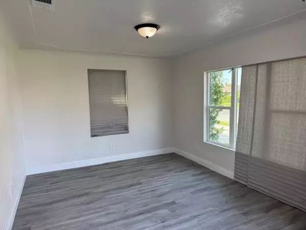 Fresno, CA 93702,3922 E Lyell AVE