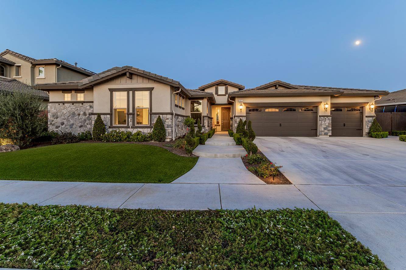 400 Ridge Creek Estates WAY, Dinuba, CA 93618