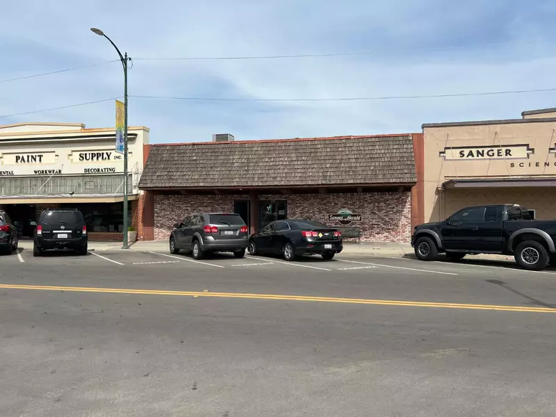 738 N ST, Sanger, CA 93657