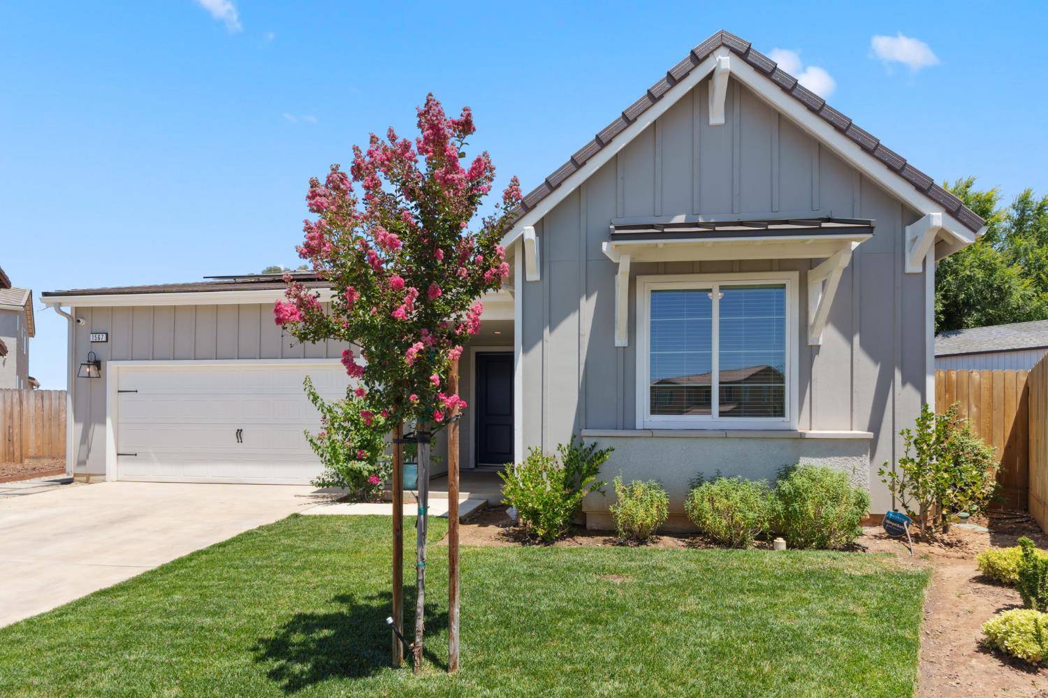 1567 Las Rosas AVE, Clovis, CA 93619