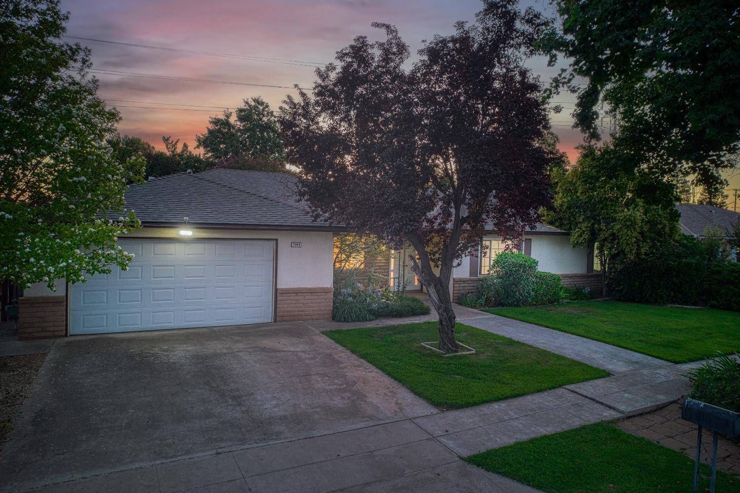 7343 N 4th ST, Fresno, CA 93720