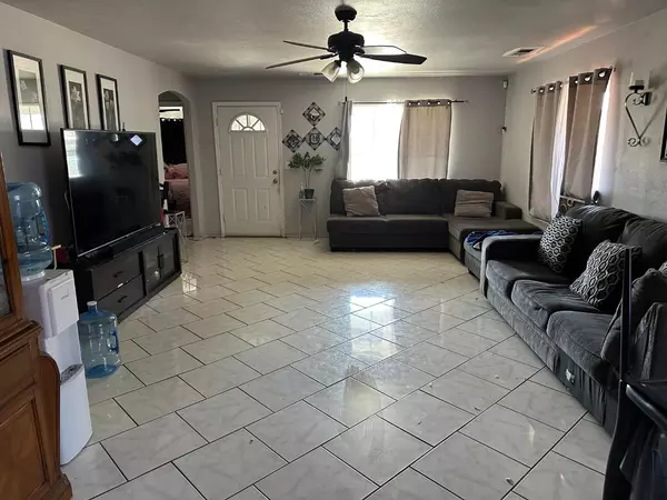 Fresno, CA 93706,2225 S Poppy AVE