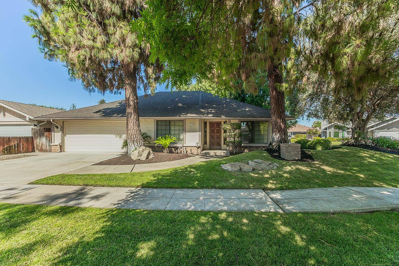 8189 N Angus ST, Fresno, CA 93720
