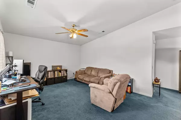 Dinuba, CA 93618,432 Lois LN