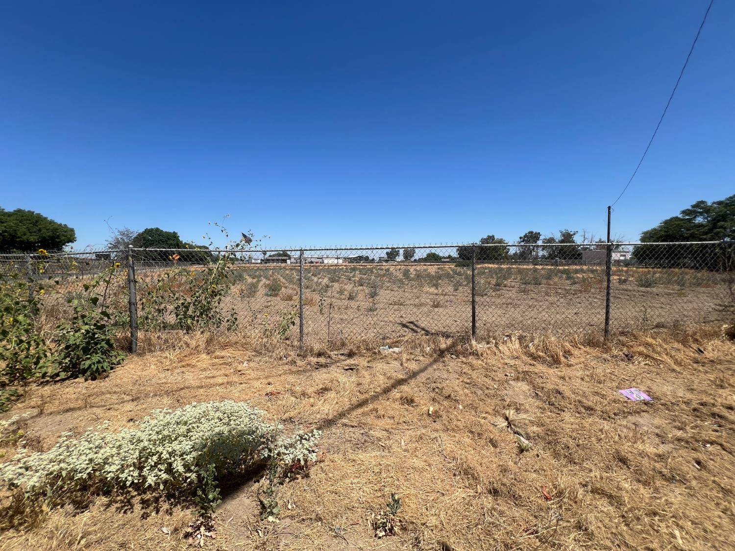 Hanford, CA 93230,1 E 3rd ST