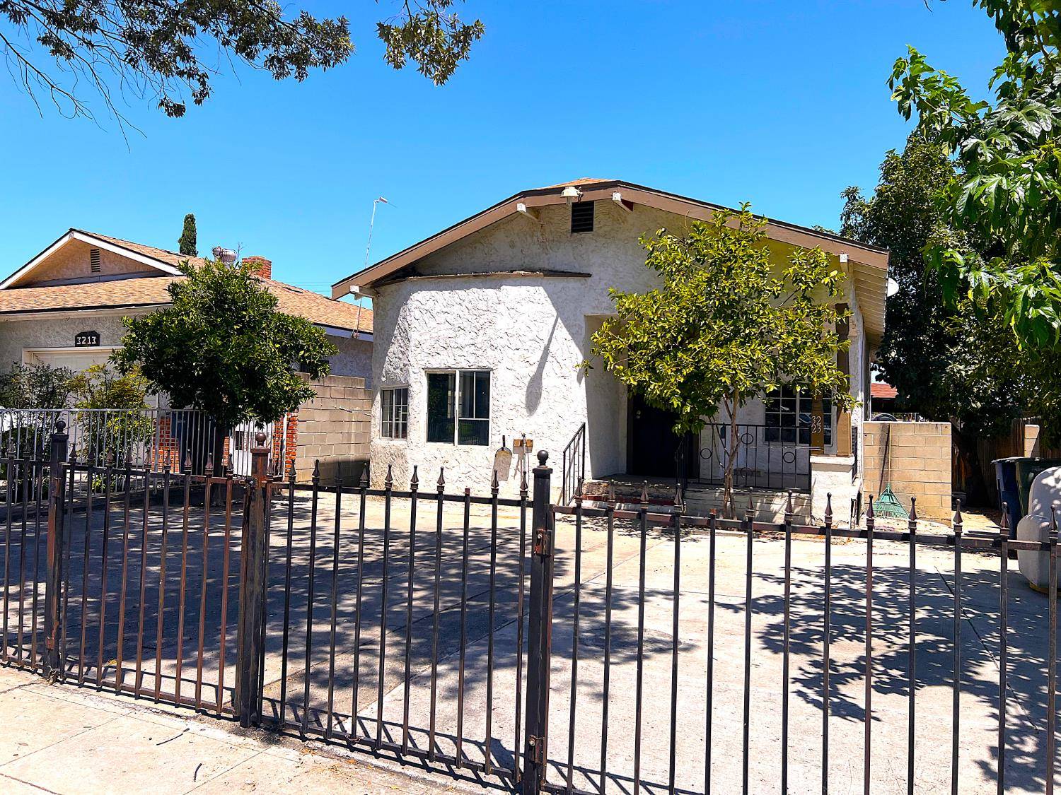 3223 E Madison AVE, Fresno, CA 93702