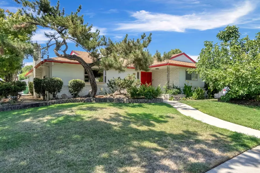 411 W Vartikian AVE, Fresno, CA 93704