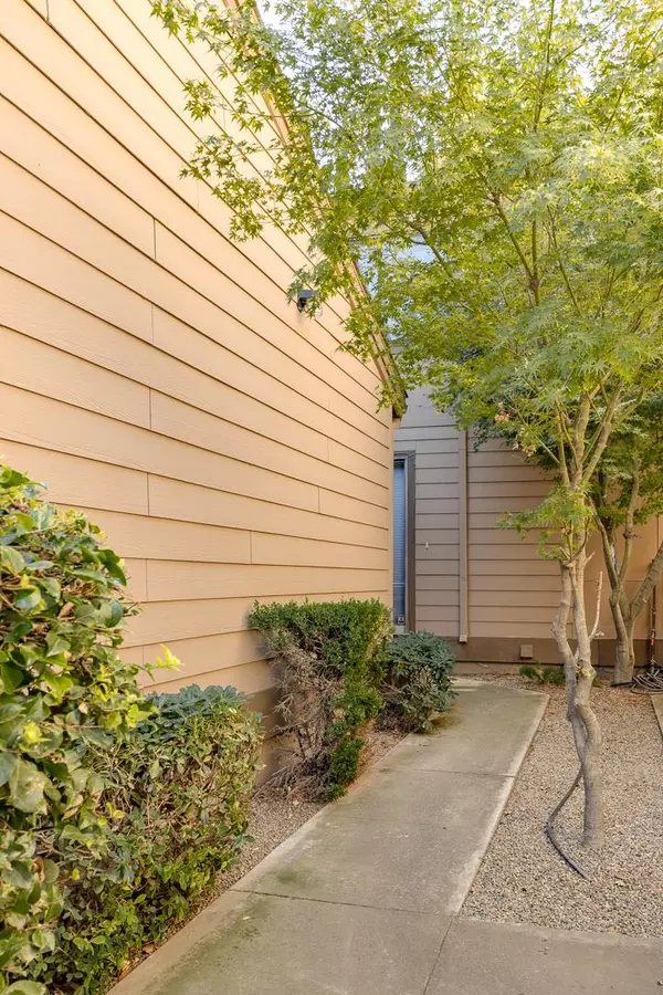 Visalia, CA 93277,4737 W Iris AVE
