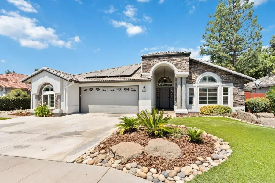 871 Minarets AVE, Clovis, CA 93611