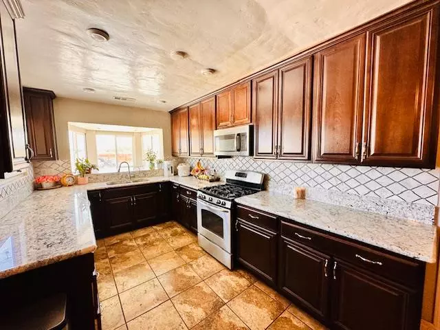 11236 E Herndon AVE, Clovis, CA 93619