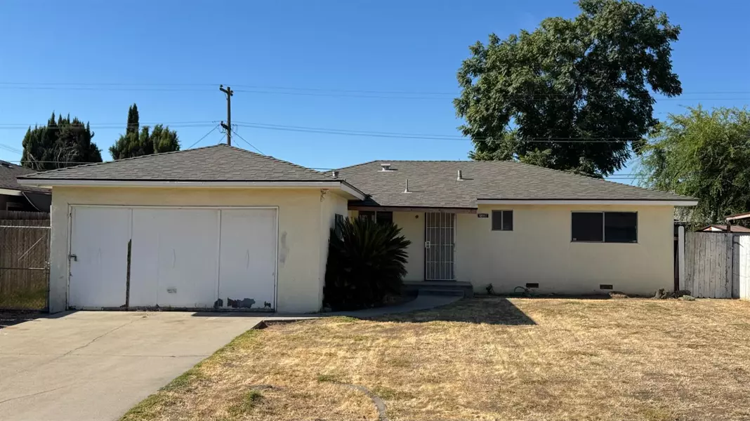568 W Keats AVE, Clovis, CA 93612