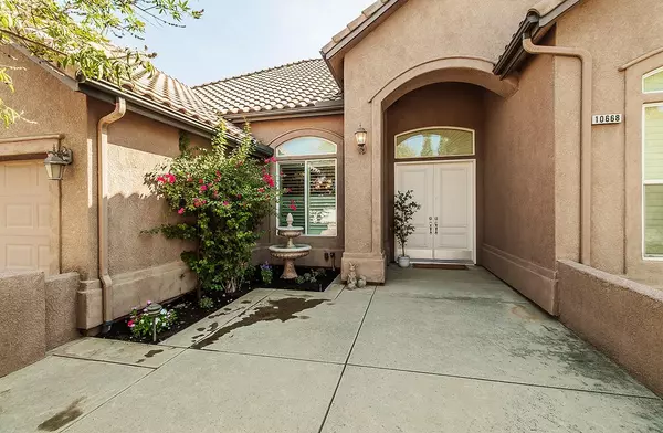 Fresno, CA 93730,10668 N Oak Hill CIR