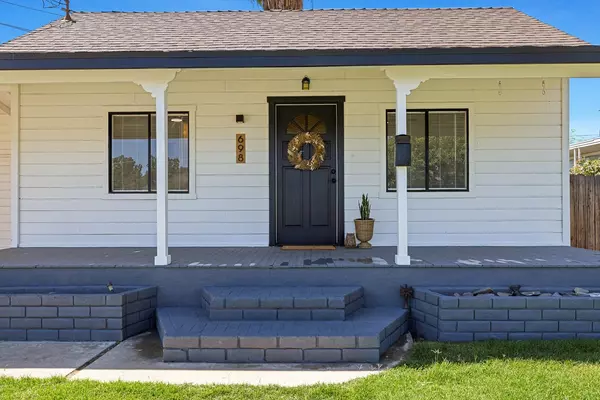 698 E Pleasant ST, Coalinga, CA 93210