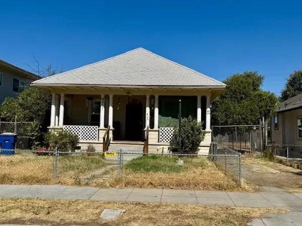 230 N Calaveras ST, Fresno, CA 93701