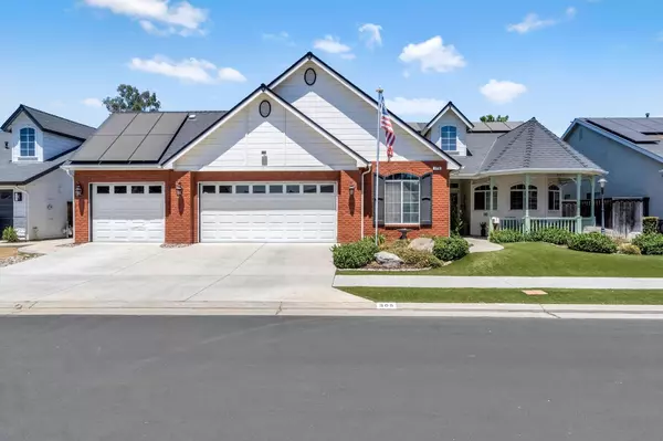 305 Serena AVE, Clovis, CA 93619