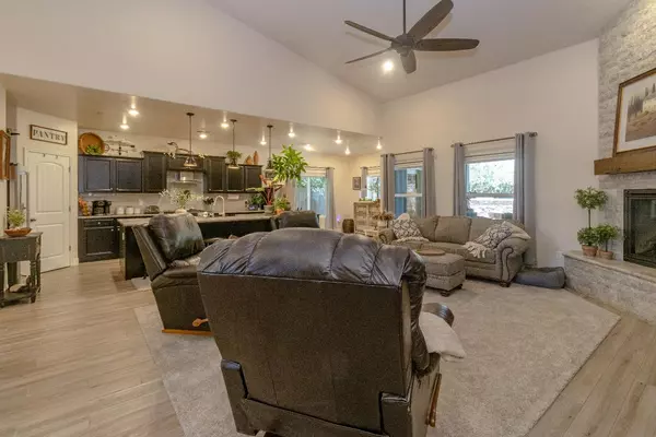 Madera, CA 93636,523 S Crescent LN