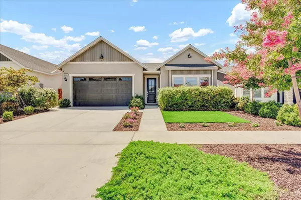 2427 W Heather LN, Hanford, CA 93230