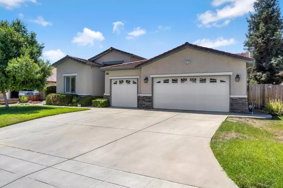 1174 Megan AVE, Clovis, CA 93611