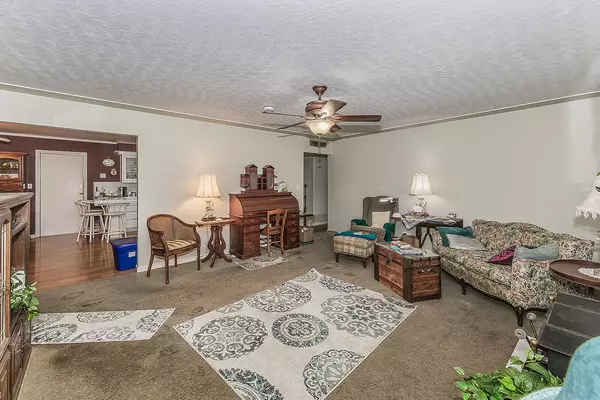 Fresno, CA 93703,4747 E Clinton AVE