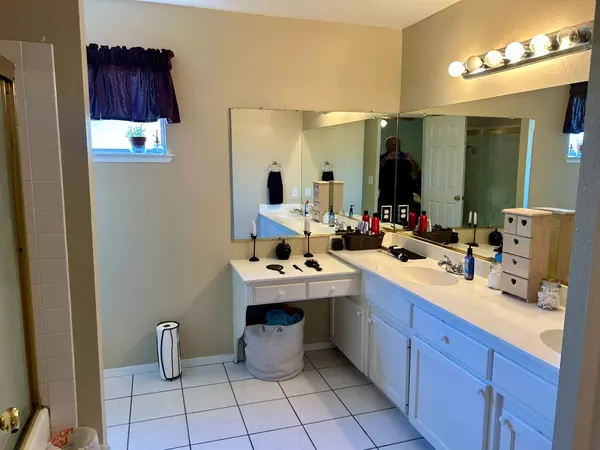 Fresno, CA 93722,6324 N Wheeler