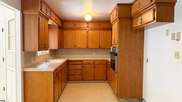 Sanger, CA 93657,308 S Frankwood AVE