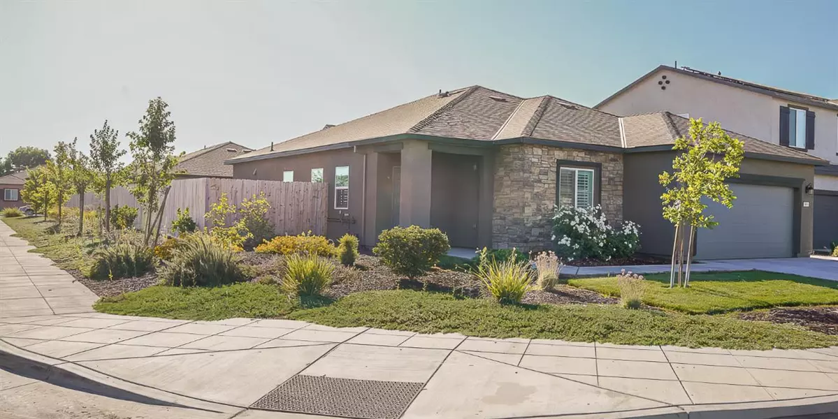 969 S Kandarian CT, Fowler, CA 93625