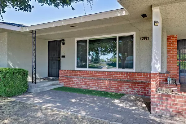 Fresno, CA 93703,2238 N Maple AVE