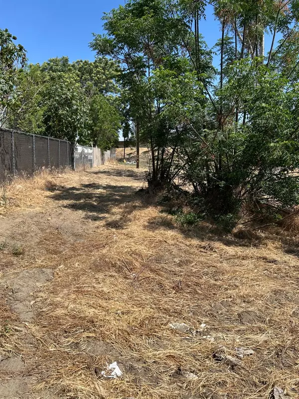 Selma, CA 93662,2417 Mason ST