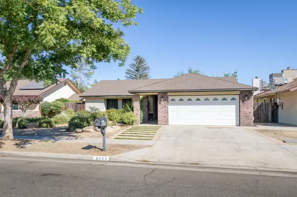 8282 N College AVE, Fresno, CA 93711