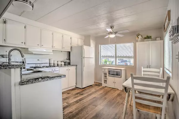 Clovis, CA 93612,1724 Minnewawa AVE #94