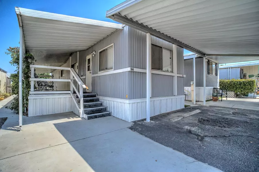 1724 Minnewawa AVE #94, Clovis, CA 93612