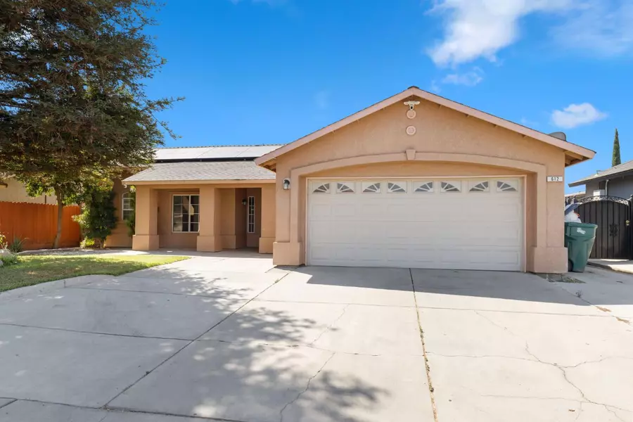 612 Gamay AVE, Madera, CA 93637