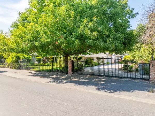 Fresno, CA 93704,825 E Indianapolis AVE