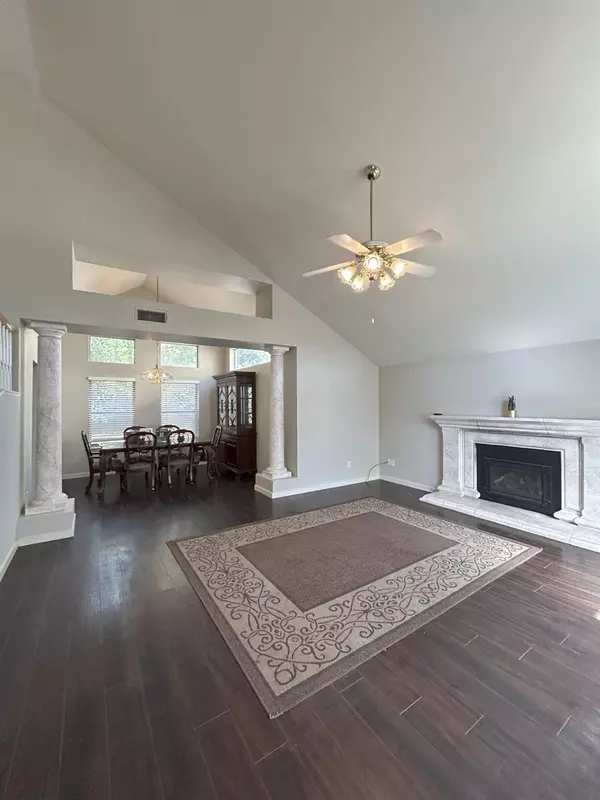 Fresno, CA 93720,8059 N Rowell AVE