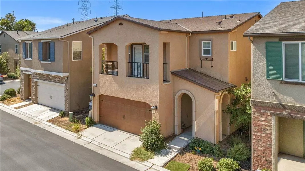 6317 N Alta Vista LN, Fresno, CA 93722