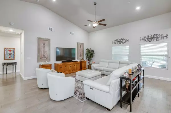 Madera, CA 93636,462 S Crescent LN