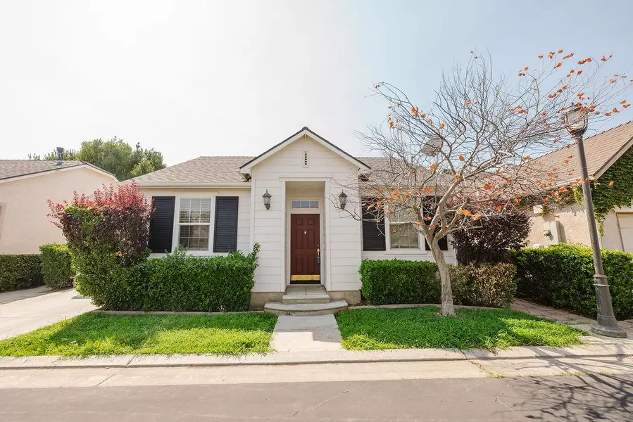 710 W Lisbon LN, Clovis, CA 93619