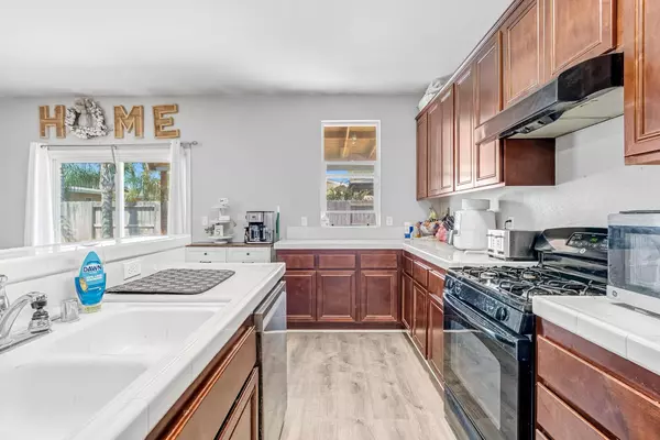 Dinuba, CA 93618,1981 Dunbar Way